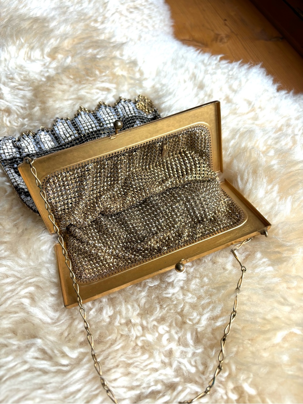 Antique 1920’s Whiting and Davis “Flapper” Evening Bag - Picture 6 of 9